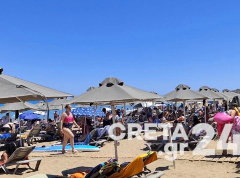 Ηράκλειο: Ανέβηκε ο υδράργυρος, κόπασαν τα μελτέμια και γέμισαν οι παραλίες