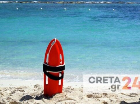 Ηράκλειο: Μπήκε στη θάλασσα με κόκκινη σημαία και κύματα 1,5 μέτρου – Σωτήρια η επέμβαση ναυαγοσώστη που πήγε νωρίτερα στην παραλία