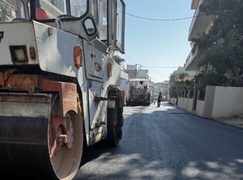 Ηράκλειο: Εργασίες αντικατάστασης ασφαλτοτάπητα στην οδό Μπακογιάννη