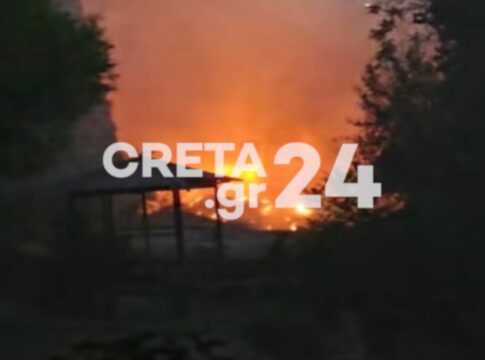 Ηράκλειο: Παραμένει στα Ενετικά Τείχη και σε επιφυλακή η πυροσβεστική μετά τη φωτιά – Βίντεο