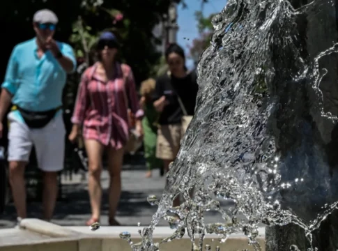 Καύσωνας διαρκείας από τη Δευτέρα: Πού θα φτάσει τους 44 βαθμούς η θερμοκρασία – Ποιες θα είναι οι πιο ζεστές μέρες στο Ηράκλειο