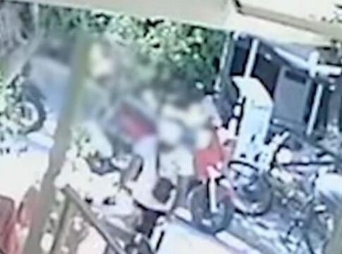 Κρήτη: Έκλεψαν τσάντα από καρέκλα σε μαγαζί και φεύγουν ανενόχλητοι – Βίντεο