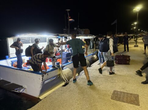 Κρήτη: Φορτηγό πλοίο προσάραξε σε ύφαλο – Σώοι οι 14 ναυτικοί