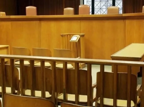 Κρήτη: Η βραδινή έξοδος «πνίγηκε στο αίμα» – Βγήκαν από το αυτοκίνητο μετά το τροχαίο και εγκατέλειψαν στον γκρεμό αβοήθητο τον κολλητό τους