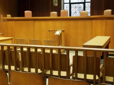 Κρήτη: Καταδικάστηκαν οι τρεις τουρίστες που επιτέθηκαν σε gay ζευγάρι με σιδερογροθιές