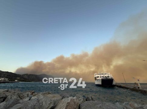 Κρήτη: Μαίνεται ανεξέλεγκτη η πυρκαγιά στο Σέλινο (εικόνες)