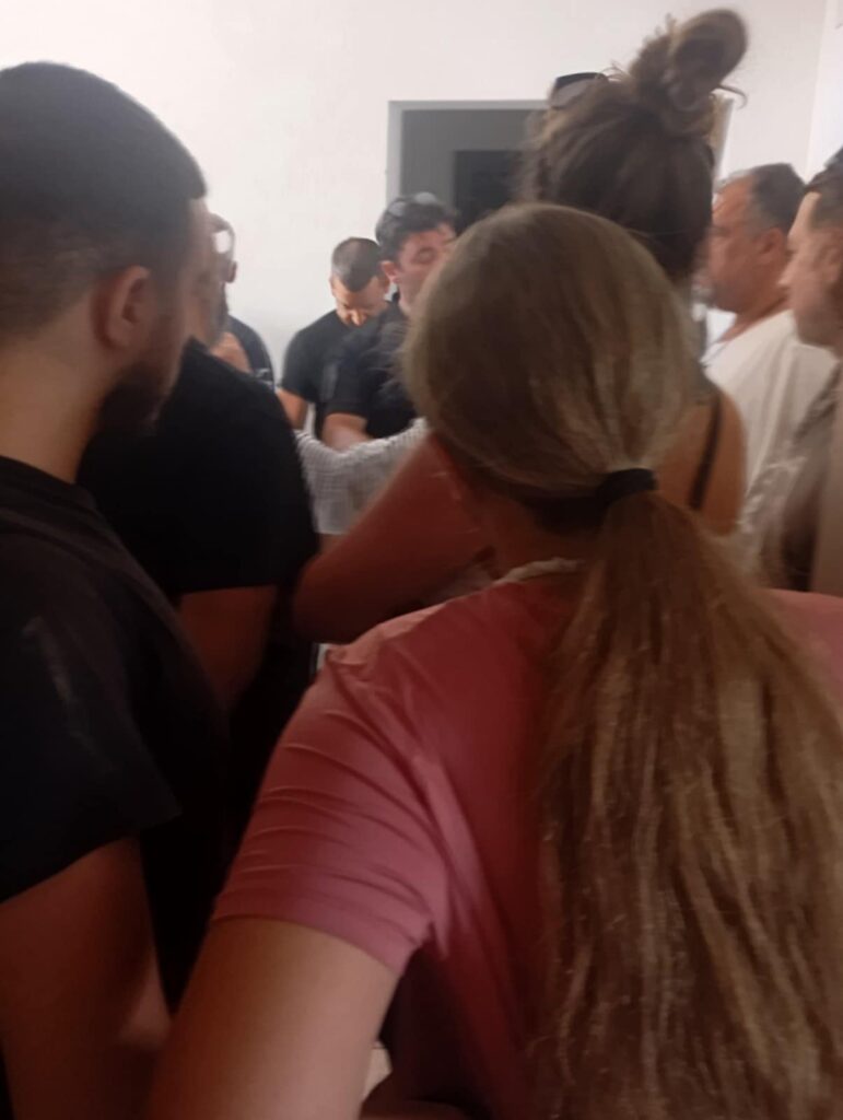 Χανιά: Πολίτες εναντίον πλειστηριασμού κατοικίας, πολύτεκνης οικογένειας, στα Λειβάδια