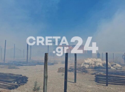 Κρήτη: Πυρκαγιά έκαψε θερμοκήπια – Εικόνες