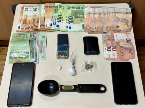 Κρήτη: Τους έπιαναν πάνω στο «νταλαβέρι» κοκαΐνης – Τι βρήκαν στο σπίτι του ντίλερ