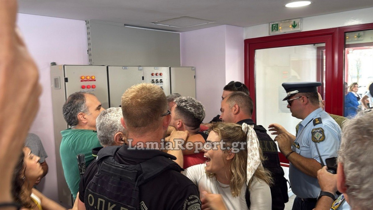 Λαμία: Ένταση στο νοσοκομείο με τον Άδωνι Γεωργιάδη - Βίντεο