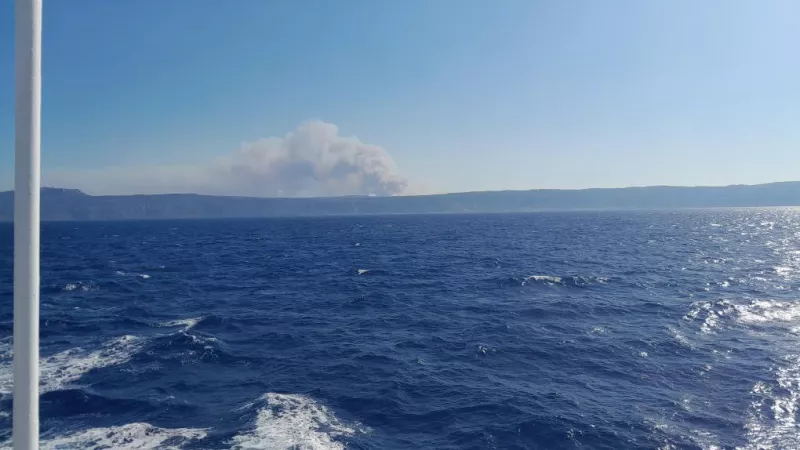 Πώς φαίνεται από πλοίο η φωτιά στα Κύθηρα