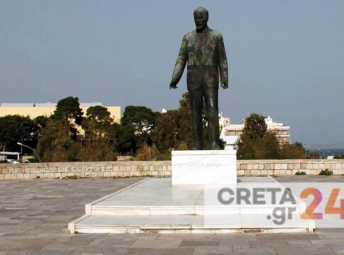 «Ο Δήμος Ηρακλείου ακούει τους φορείς;» – Αντιδράσεις για το «φρένο» στη στάθμευση των τουριστικών λεωφορείων στο άγαλμα Βενιζέλου