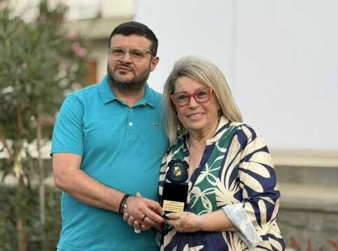 Ο Ερασιτέχνης ΟΦΗ τίμησε την Μαίρη Παχιαδάκη για την προσφορά της στην κοινωνία