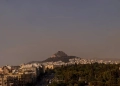 Ο καπνός από τη φωτιά στη Δροσοπηγή σκέπασε τον ουρανό της Αθήνας - Δείτε φωτογραφίες
