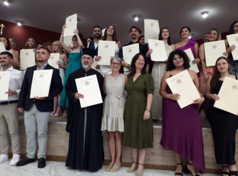 Πανεπιστήμιο Κρήτης: Συγκίνηση στην ορκωμοσία και απονομή πτυχίων στους αποφοίτους της φιλοσοφικής σχολής