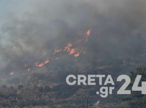 Πυρκαγιά στα Αχλιά Ιεράπετρας: «Η κατάσταση είναι δύσκολη» – Εκκενώθηκαν οικισμοί, φωτιές και στο Ηράκλειο