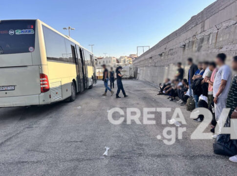 Ρέθυμνο: Στο κτίριο της Κιτρένωσης 182 μετανάστες – Παραμένουν στο λιμάνι οι 442