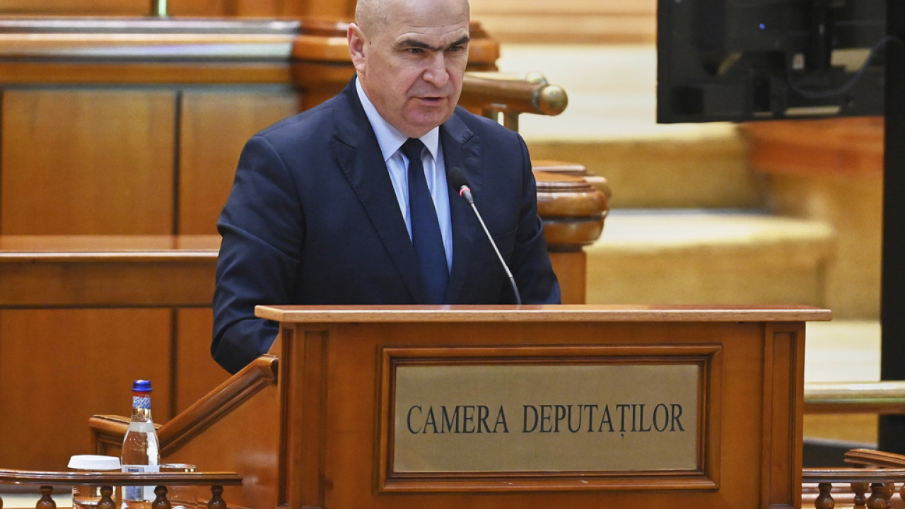 Ρουμανία: Η κυβέρνηση Μπολοζάν εξασφάλισε ψήφο εμπιστοσύνης