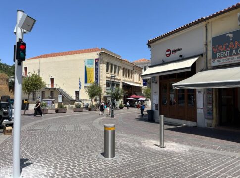 Σε λειτουργία οι νέες βυθιζόμενες μπάρες του Δήμου Χανίων στην Παλιά Πόλη και το Ενετικό Λιμάνι