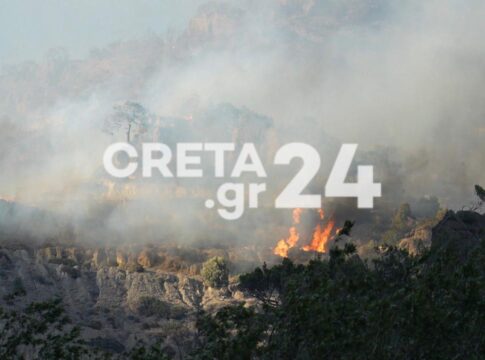 Στην Ιεράπετρα για ένα ακόμη βράδυ ισχυρές πυροσβεστικές δυνάμεις – Καλύτερη εικόνα στα πύρινα μέτωπα