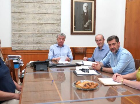 Σύμβαση Περιφέρειας Κρήτης και Δήμου Ιεράπετρας για τον καθαρισμό της Παχειάς Άμμου