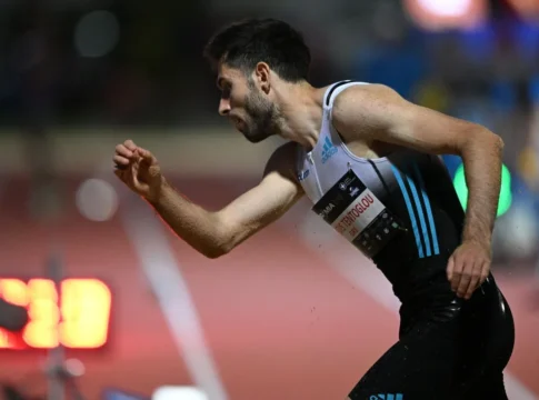 Τεντόγλου μετά το χρυσό: «Ήταν πολύ σκληρή η άμμος, θεώρησα επικίνδυνο να κάνω και άλλο άλμα»