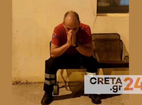 «Το αίμα έχει ποτίσει τα ρούχα μου, το δέρμα μου» – Συγκλονίζει ο γιατρός του ΕΚΑΒ που παρέλαβε την 31χρονη νεκρή από το τροχαίο