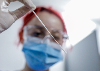 Τζανάκης: Ο κορωνοϊός επέστρεψε με νέα παραλλαγή