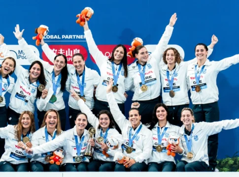 Υποδοχή θριαμβευτριών: Η Παγκόσμια πρωταθλήτρια Εθνική πόλο γυναικών επέστρεψε στην Ελλάδα