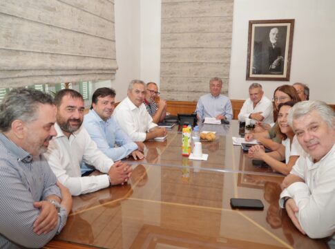 3,9 εκατ. ευρώ για την ανάπλαση της κεντρικής αγοράς των Μοιρών – Έπεσαν οι υπογραφές για το μεγάλο έργο