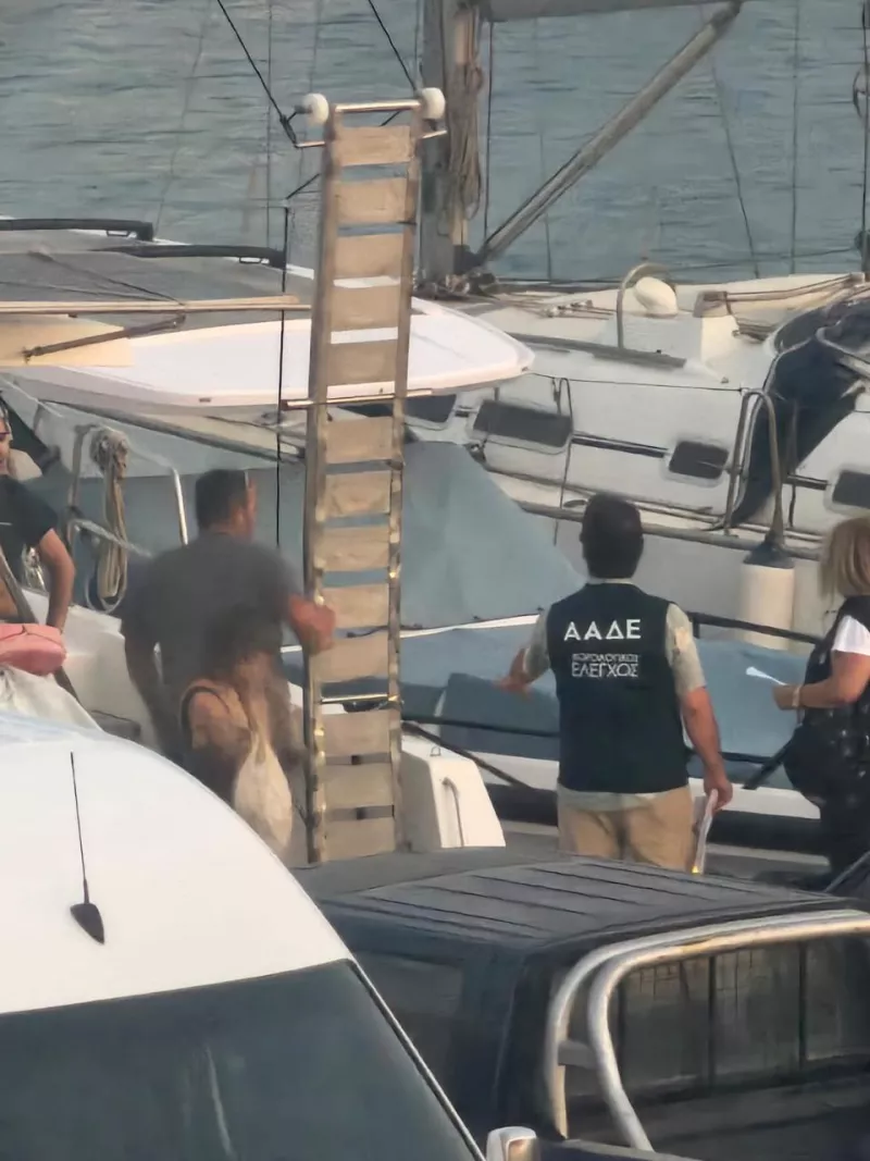 Επιχείρηση ΑΑΔε στη Σαντορίνη