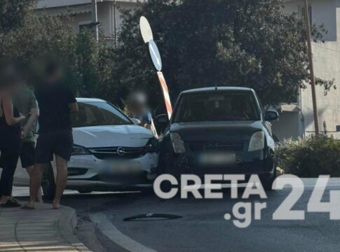 Αυτοκίνητα συγκρούστηκαν σε κεντρική λεωφόρο του Ηρακλείου – Εικόνες