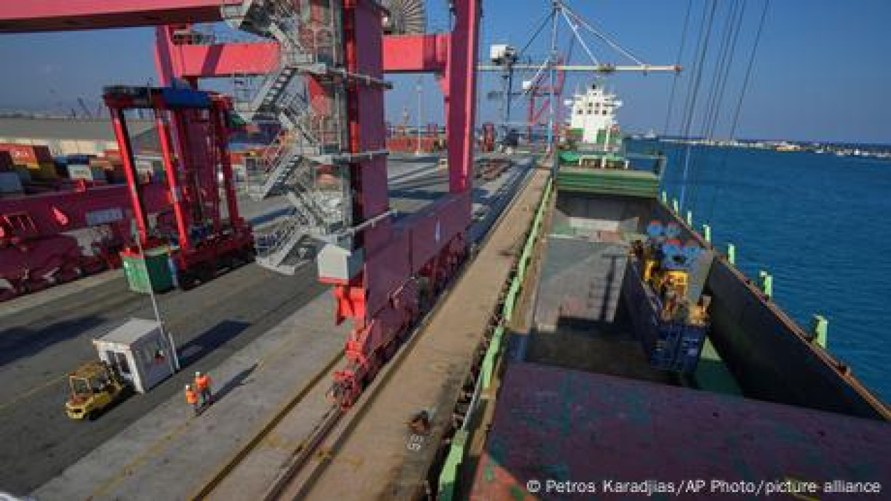 Ακόμα να δέσει το πλοίο από την Κύπρο για τη Γάζα