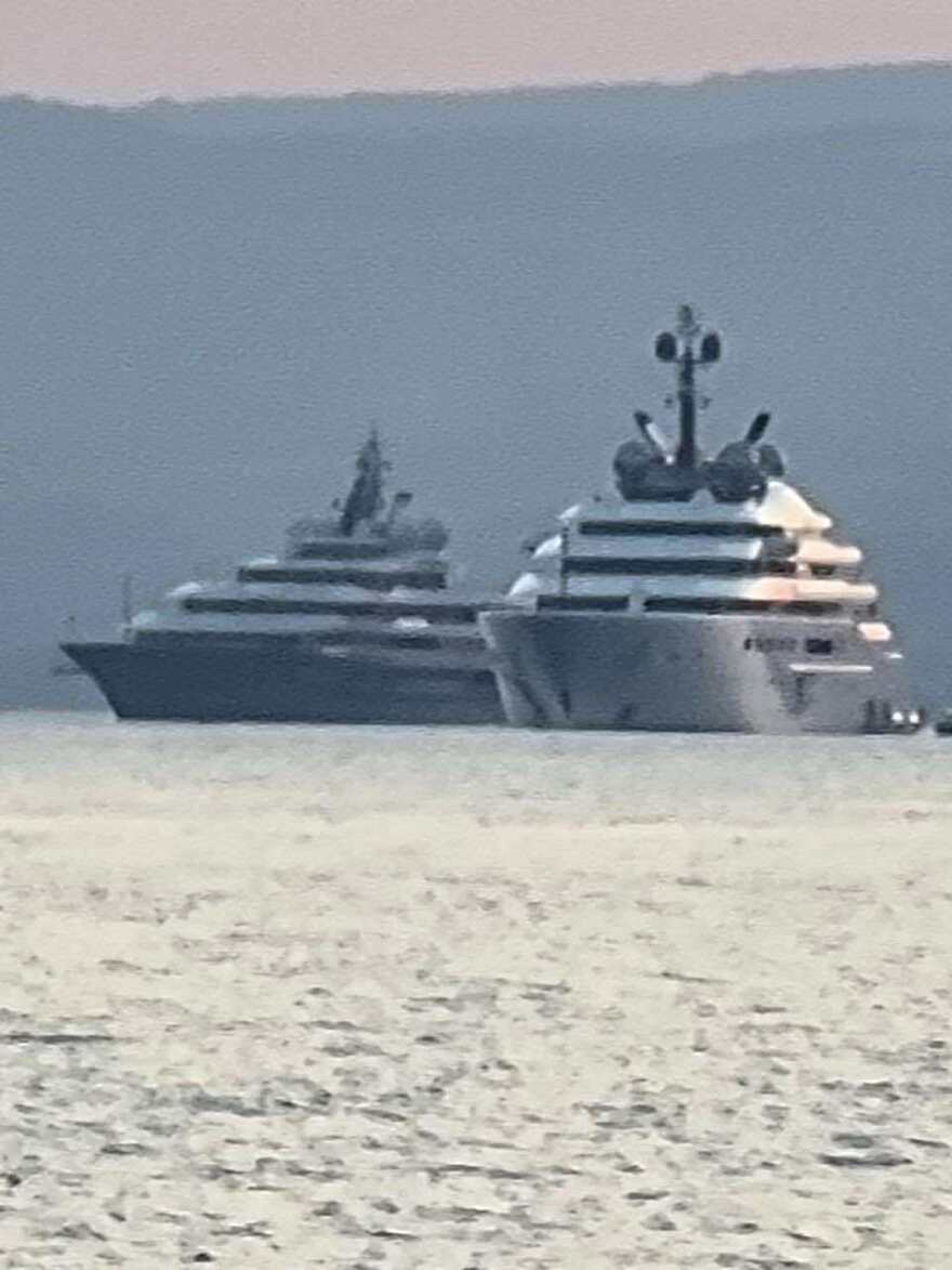 Ανοιχτά της Καλαμάτας το υπερπολυτελές γιοτ του ιδιοκτήτη της Μάντσεστερ Σίτι - Δείτε φωτογραφίες