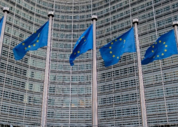 Αντίδραση της Κομισιόν στις απειλές Τραμπ για αντίποινα εξαιτίας δασμών και ρυθμίσεων σε βάρος της αμερικανικής τεχνολογίας