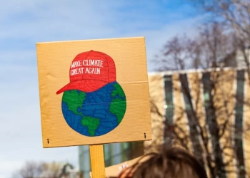 Από το Βανουάτου στη Χάγη: Η σημασία της ιστορικής γνωμοδότησης για την κλιματική αλλαγή – Η καθηγήτρια του ΕΚΠΑ, Εμ. Δούση, μιλά στο ΑΠΕ-ΜΠΕ