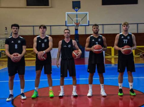 Μπήκε στο γήπεδο και το τμήμα μπάσκετ του ΟΦΗ-Ευχές για καλή σεζόν απο τον Ερασιτέχνη ΟΦΗ