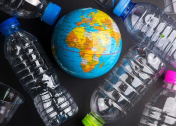 Εκπρόσωποι 180 χωρών του κόσμου συζητούν κείμενο «δεσμευτικής συνθήκης» για την μείωση των παλστικών σκουπιδιών