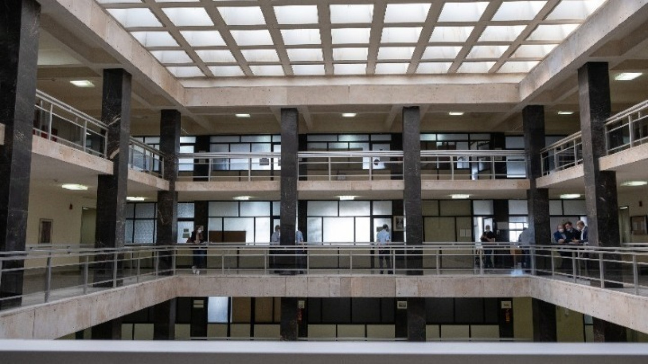 Ελεύθερη με περιοριστικούς όρους η 46χρονη για την επίθεση με χλωρίνη