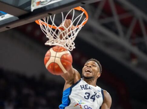 Ελλάδα – Ιταλία 75-66: Ο Γιάννης Αντετοκούνμπο ισοπέδωσε τους Ιταλούς στην πρεμιέρα της γαλανόλευκης στο Eurobasket 2025