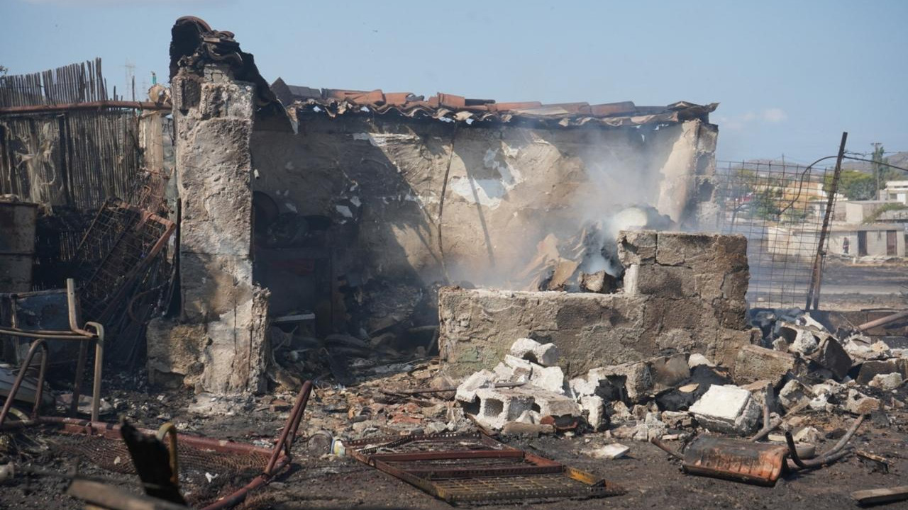 Ένας νεκρός από τη φωτιά στην Κερατέα - 15 απεγκλωβισμοί από την ΕΛΑΣ και 5 από την Πυροσβεστική