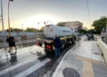 Εργασίες καθαρισμού – πλυσίματος οδών με πλυστικό όχημα υψηλής πίεσης στη Νέα Χώρα