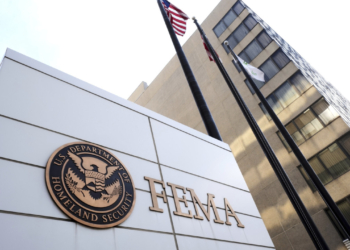 Εργαζόμενοι της FEMA σε διοικητική άδεια εξαιτίας ανοικτής επιστολής με την οποία επέκριναν αποφάσεις του Τραμπ