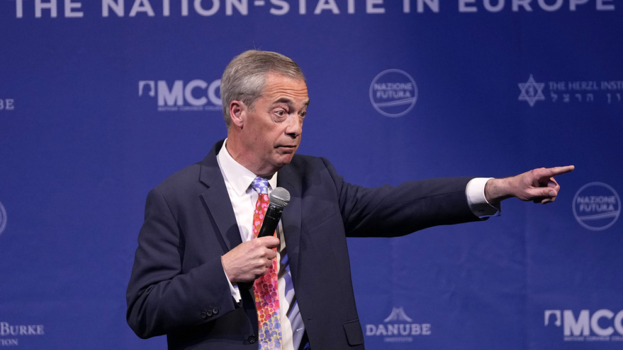 Φάρατζ: Αντιδράσεις για το σχέδιο μαζικών απελάσεων που δεσμεύτηκε