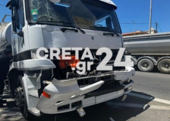 Φορτηγά συγκρούστηκαν στον ΒΟΑΚ – Εικόνες