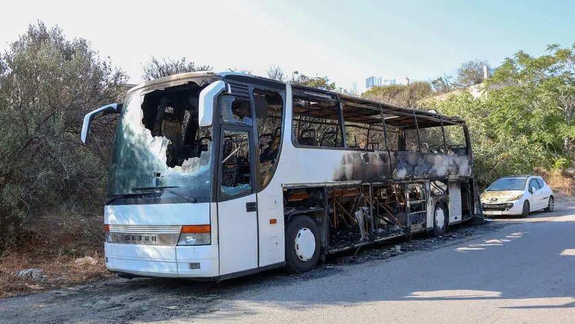 Ηράκλειο: «Στάχτη» έγινε τουριστικό λεωφορείο