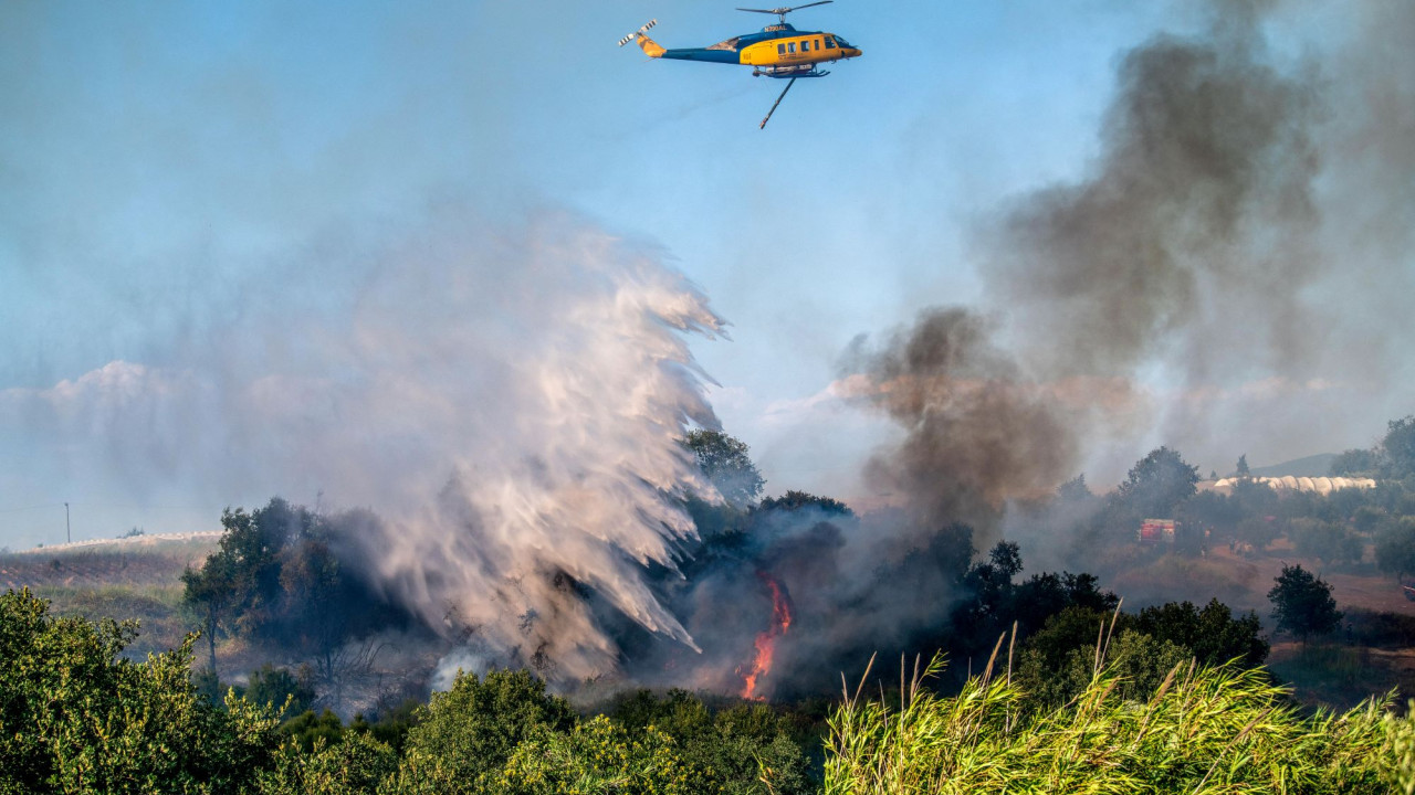 Φωτιές σε Λασίθι και Αιτωλοακαρνανία: Δύσκολη νύχτα σε Άγιο Νικόλαο και Ευηνοχώρι