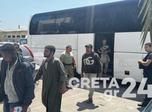 Hράκλειο: Δύο συλλήψεις για τις χθεσινές καραβιές μεταναστών