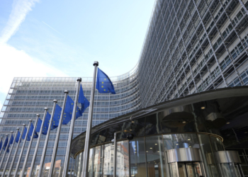Η κυβέρνηση Τραμπ εξετάζει κυρώσεις σε αξιωματούχους της ΕΕ