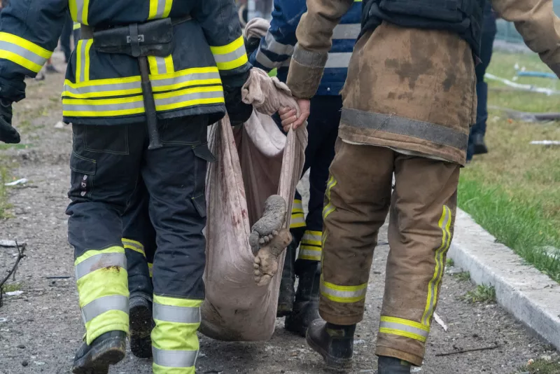 Η Μόσχα συνεχίζει τις επιθέσεις στην Ουκρανία: 9 νεκροί πριν από τη συνάντηση Τραμπ - Ζελένσκι